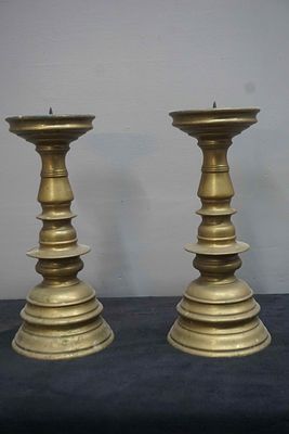 Pair of bronze candlesticks. Flanders, 18th century H32