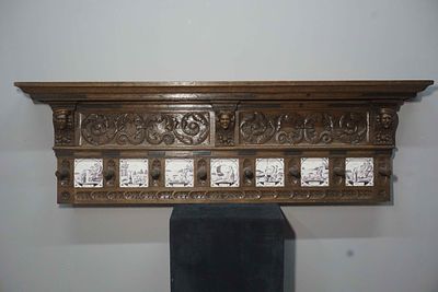 Nice oak wall rack, with decorative sculptures and 7 tiles depicting biblical scenes. Southern 