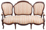 Dos sillas sin tapizar. 
Medidas: Sofa 107 x 65 x 178 cm / Sillas 94 x 44 x 46 cm 
Tipo de Image - 1