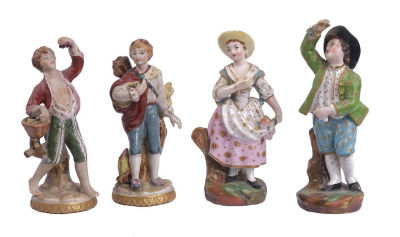 Una de ellas con mano restaurada. Medidas: 14 cm. Tipo de objeto: Artes decorativas