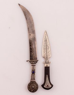 סכיני מכתבים, בצלאל. לוט שני סכיני מכתבים מכסף ועץ תוצרת בצלאל, שנות ה-20. משובצים אבנים 