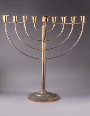 חנוכיות ישראליות - צה"ל וההסתדרות. שתי חנוכיות פליז, שנות ה-60, "ההסתדרות הכללית של העובדים" 