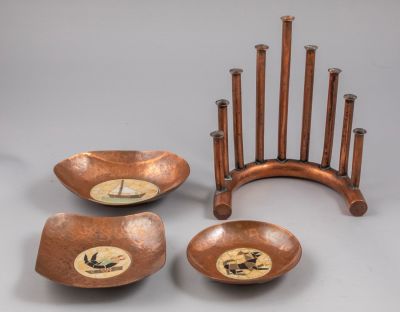 פריטים תוצרת "המשקם" כולל חנוכייה. חנוכייה ושלוש קעריות תוצרת "המשקם", שנות ה-60. נחושת משלובת 