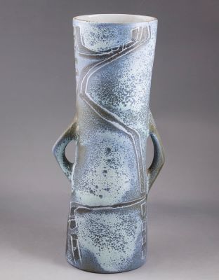 אגרטל קרמיקה גדול, חרסה. אגרטל קרמיקה גדול ממדים תוצרת חרסה בעיצוב פנינה עמיר. גובה: 43.5 ס"מ. 