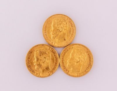 מטבעות זהב 5 רובל, רוסיה. לוט שלושה מטבעות זהב 900 רוסים, 5 רובל, 1898. משקל: 12.83 גרם.