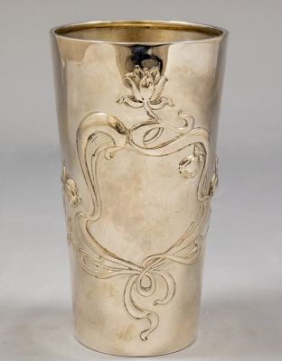 גביע כסף אוסטרו-הונגרי, אר-נובו, 1900 בקירוב. גובה: 14 ס"מ. משקל: 207 גרם. חתום.