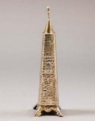 מגדל בשמים מכסף. מגדל בשמים עשוי כסף סטרלינג, מקסיקו, שנות ה-60. מעוצב בצורת מגדל (דגל חסר). 