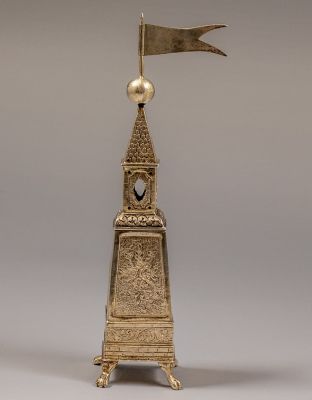 מגדל בשמים מכסף 835, ככל הנראה בלגיה, ראשית המאה ה-20. גובה: 19 ס"מ. משקל: 140 גרם. חתום: A835 