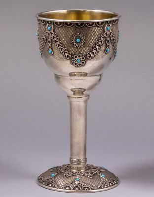 גביע כסף לקידוש, I.M Fain. גביע כסף סטרלינג לקידוש תוצרת I.M Fain, ישראל שנות ה-60. מעוטר עבודת 