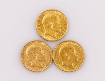 מטבעות סוברין אנגליים. שלושה מטבע סוברין אנגליים, זהב 22K, שנת 1910. משקל כולל: 23.92 גרם.