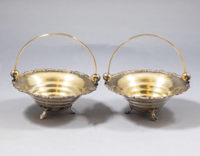 קערות כסף סובייטי. זוג קערות כסף 875 סובייטיות. עומדות על שלוש רגליים, נושאות ידיות, פנים מוזהב 