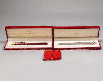 עטים, Cartier. לוט שני עטים תוצרת Cartier כולל Vendome Oval נובע עם טבעות זהב ב-3 צבעים, ציפורן 