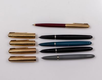 עטים, פרקר 51. לוט Parker 51 כולל 4 עטים נובעים עם ציפורני זהב ועיפרון מכני. משומשים במצב כללי 