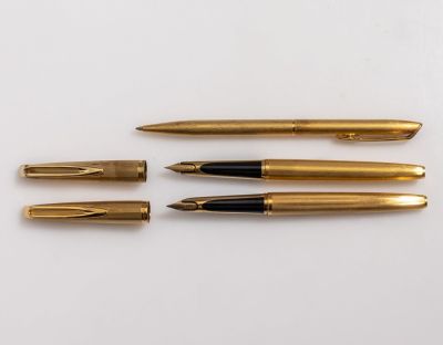 עטים, Waterman CF. לוט 3 עטים תוצרת Waterman, כולל 2 נובעים (ציפורן זהב 18K, גודל F) ועט כדורי. 
