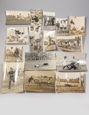 לוט צילומי ספורט. לוט חמישה עשר צילומי עיתונות ספורט, בעיקר גלזר וחודורוב, כולל ישראל - חבש. 