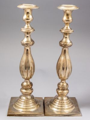 פמוטי כסף פולנים. זוג פמוטי כסף מוורוצלב (ברסלאב, ברסלאו) פולין, בעיצוב Carl Friedrich Korok. 