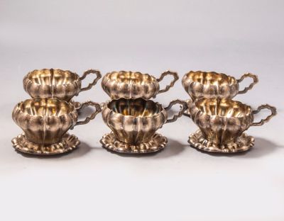 מחזיקי כוסות ותחתיות מכסף, אוסטרו-הונגריה. סט 6 מחזיקי כוסות ותחתיות כסף, אוסטרו-הונגריה, 1900 
