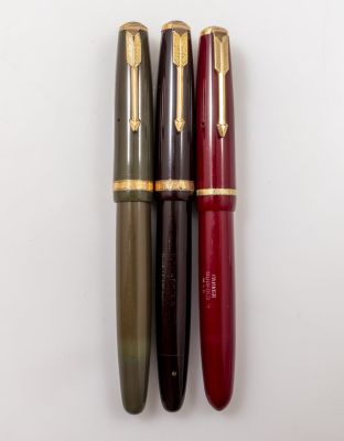 עטים נובעים, פרקר דואופולד. לוט 3 עטים נובעים, Parker Duofold, צבע חום/בורגונדי/חאקי אפור. אורך: 