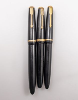 עטים נובעים, פרקר דואופולד. לוט 3 עטים נובעים, Parker Duofold, צבע שחור. אורך: 13.5-14 ס''מ. 