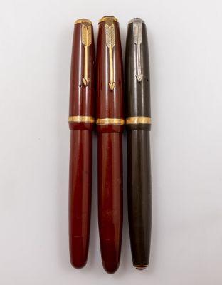 עטים נובעים, פרקר דואופולד. לוט 3 עטים נובעים, Parker Duofold, צבעים ירוק זית/חום. אורך: 13.2-13 