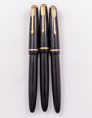 עטים נובעים, פרקר דואופולד. לוט 3 עטים נובע Parker Duofold, צבע שחור. אורך: 13.3 ס''מ. ציפורן 