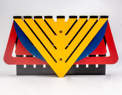 עזריאל (זליג) סגל (2015-1933), חנוכייה. עזריאל (זליג) סגל (2015-1933), חנוכיית ארבעת הצבעים. 