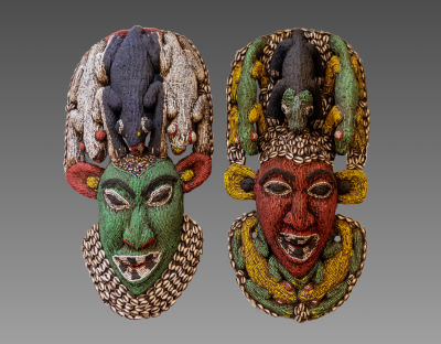 זוג מסכות, קמרון. זוג מסכות עץ גדולות, בני הבמילקה (Bamileke), קמרון, 1900 בקירוב. זוג מסכות 