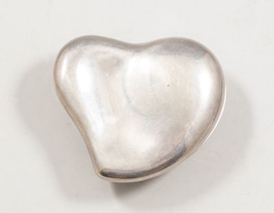 קופסת כסף, Tiffany & Co. קופסה מכסף סטרלינג, תוצרת Tiffany & Co. מידות: 10.5X3X10.5 ס"מ. משקל: 