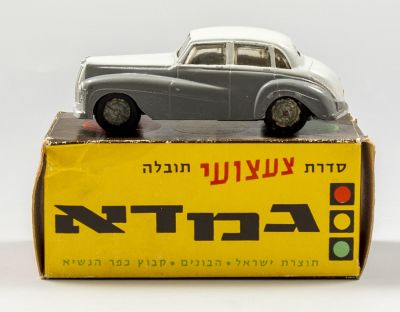 Daimler conquest, גמדא. דגם מתכת של Daimler Conquest תוצרת גמדא, שנות ה-60. אורך: 10 ס"מ. חתום. 
