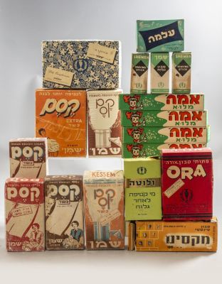 קופסאות קרטון, שמן. לוט 23 קופסאות קרטון תוצרת שמן, שנות ה-30-50, כולל: אמה, קסם, אורה, מקסים 