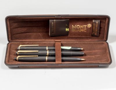 סט עטים, Montblanc. סט עט נובע, כדורי ועיפרון מכאני תוצרת Montblanc, צבע אפור וציפוי זהב לחלקי 