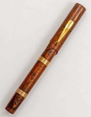 עט נובע, Waterman 56. עט נובע תוצרת Waterman's דגם 56, גומי מוקשה בצבעים שחור ואדום ריפל, טבעות 