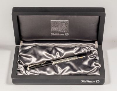 עט נובע, Pelikan M710 Toledo. עט נובע תוצרת Pelikan דגם M710 טולדו, צבע כסף וציפוי כרום לחלקי 