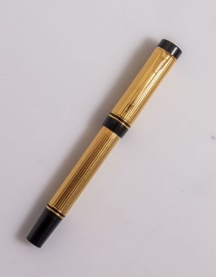 עט נובע, פרקר דואופולד Centennial. עט נובע תוצרת Parker, דגם Duofold Centennial, מצופה זהב 