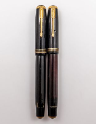 עטים נובעים, Parker Vacumatic. לוט 2 עטים נובעים תוצרת פרקר דגם וקומטיק, צבע שחור. אורך: 12.7 
