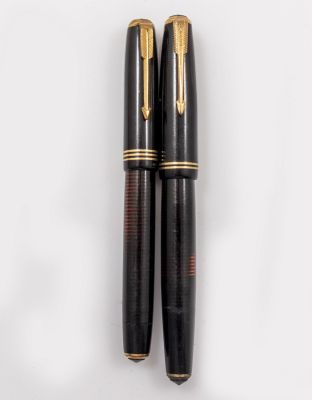עטים נובעים, Parker Vacumatic. לוט שני עטים נובעים תוצרת Parker דגם וקומטיק, צבע שחור וציפוי זהב 