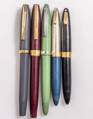 עטים נובעים, Sheaffer. לוט 5 עטים נובעים תוצרת Sheaffer דגמים וצבעים שונים. אורך ממוצע: 13 ס''מ. 