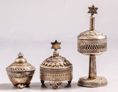 הדסי כסף לבשמים. מקבץ 3 הדסי בשמים ישראלים מכסף סטרלינג, כולל 2 תוצרת I.M. Fain ואחד תוצרת צדוק. 