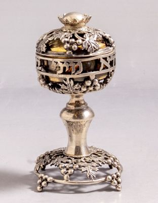 מגדל בשמים ישראלי מכסף, יצחק כהן. מגדל בשמים ישראלי מכסף סטרלינג, סגנון מודרני. מעוטר בעבודת חסר 