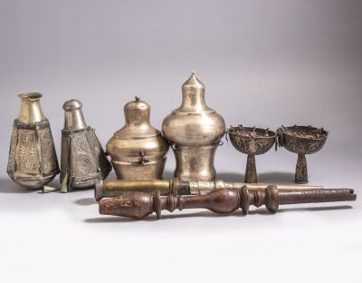 רימונים לספר תורה. לוט 6 רימונים (בודדים) לספר תורה מכסף, עץ ופליז. מקורות שונים, כולל מצרים 