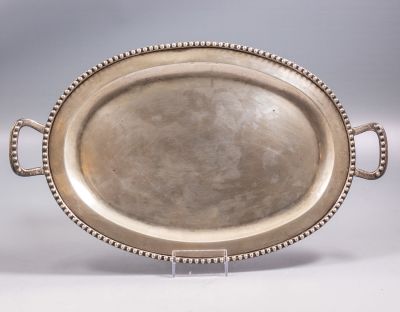 מגש כסף מקסיקני. מגש כסף סטרלינג מקסיקני. מעוטר בתבליטים עם מוטיבים גיאומטריים. מידות: 26X43 