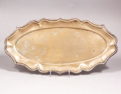 מגש כסף הונגרי, 1940 בקירוב. מידות: 18.5X36.5 ס"מ. משקל: 311 גרם. חתום.