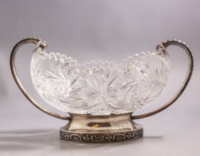 סנטר פיס קריסטל וכסף, לטביה. סנטר פיס איכותי מקריסטל, לטביה. מעוטר בבסיסו ובידיות מכסף עם 