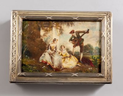 קופסת כסף עם ציור יד. קופסת כסף גרמנית, סוף המאה ה-19. מעוטרת בעבודת גיושה. המכסה מעוטרת בתבליט 