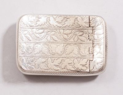 קופסת כסף אנגלית, 1809. קופסת כסף אנגלית לטבק תוצרת John Turner, ברמינגהאם, 1809. מעוטרת 