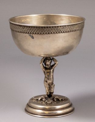 גביע כסף, ידית בדמות פוטי. גביע כסף 900, ידית מפוסלת בדמות פוטי בסגנון רנסאנס/בארוק. גובה: 14.5 