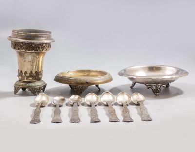 פריטים עות'מאניים מכסף וציפוי כסף. לוט פריטים עות'מאניים, חלקם עשויים כסף וחלקם מצופים כסף 