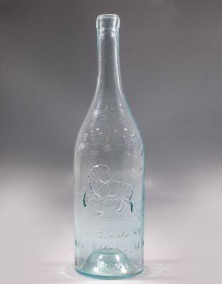 בקבוק זכוכית יהודי פולני לפסח. בקבוק זכוכית לפסח, פולין, סוף המאה ה-19. נושא כיתוב בפולנית 