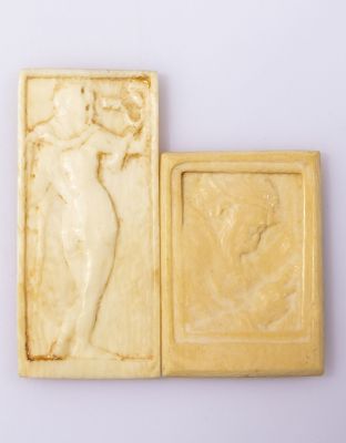 עבודות חיטוב, בצלאל. לוט 2 גילופים ישנים ואיכותיים, ככל הנראה תוצרת בצלאל (לא חתומים). האחד עם 