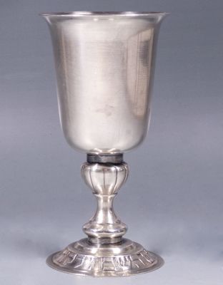 גביע קידוש מצופה כסף, פרידלנדר. גביע קידוש ישראלי מצופה כסף בעיצוב פרידלנדר, תוצרת מכסף. מעוטר 